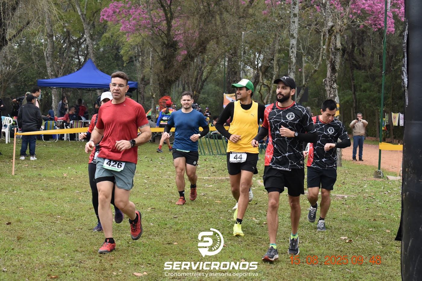 Corredores en Ulala Backyard Ultra Puerta del Lago 2025