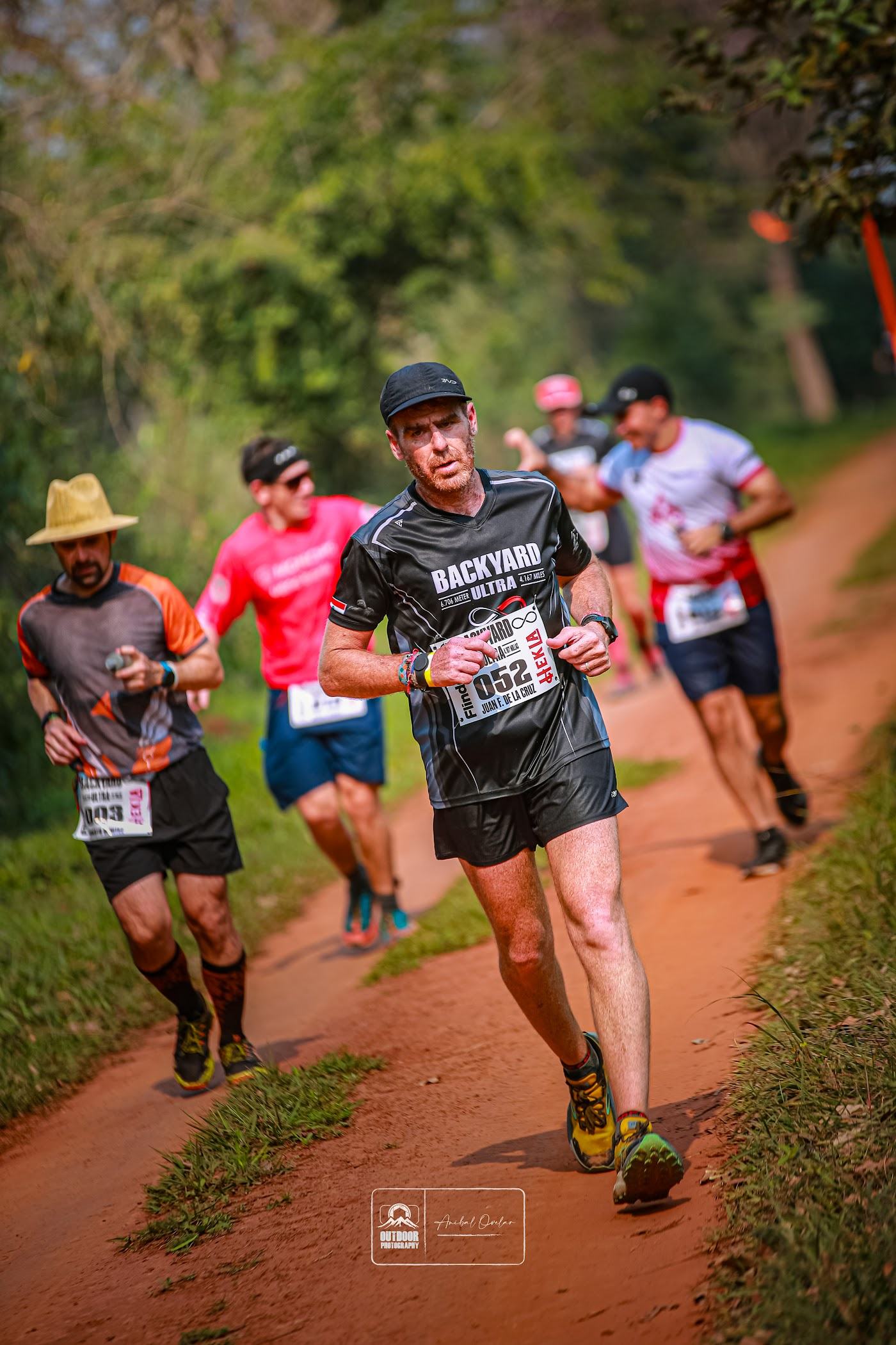 Corredores en la primera Ulala Backyard Ultra, Piribebuy 2024